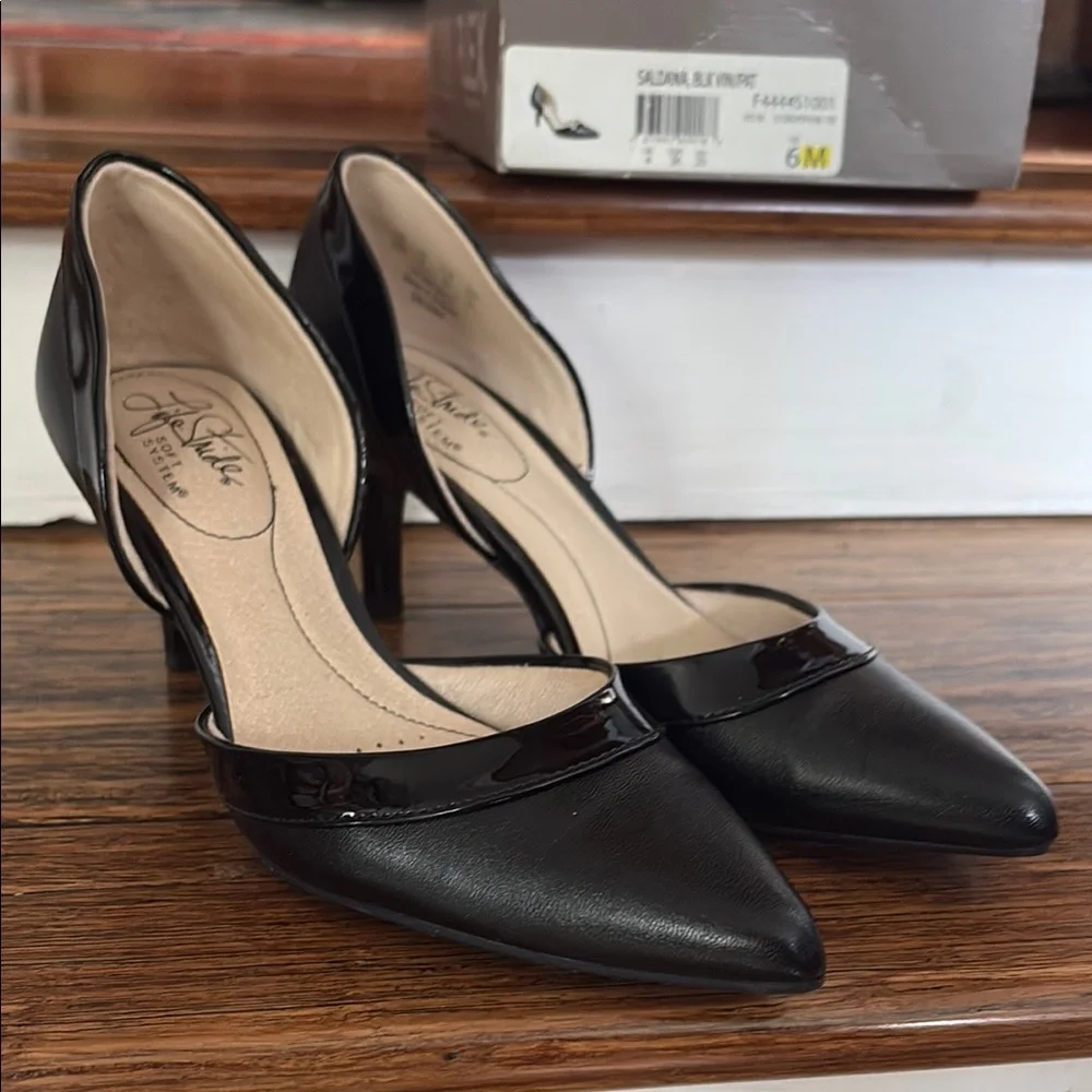 Life Stride Black Heels Classic Pointed-Toe Pumps, size 6 - Picture 1 of 8